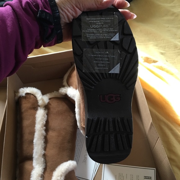 SOLD!!!!!!!!   UGGS - Picture 4 of 4